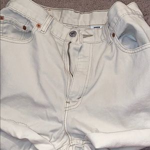 Tan Levi’s shorts